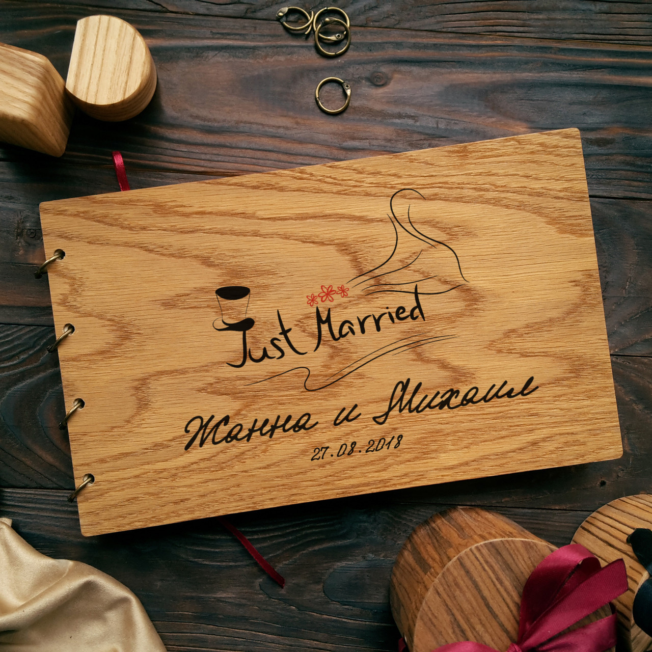 Весільна книга для вітань і побажань з дерев'яною обкладинкою "Just Married"