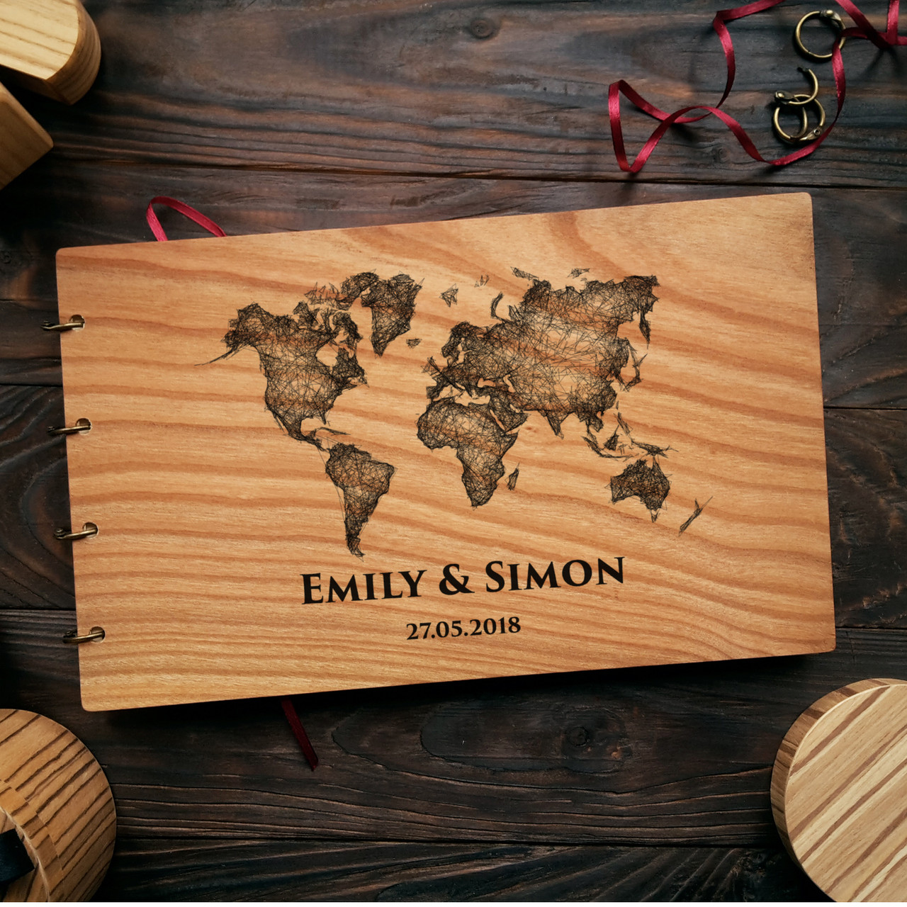 Весільна книга для вітань і побажань з дерев'яною обкладинкою "Карта світу"