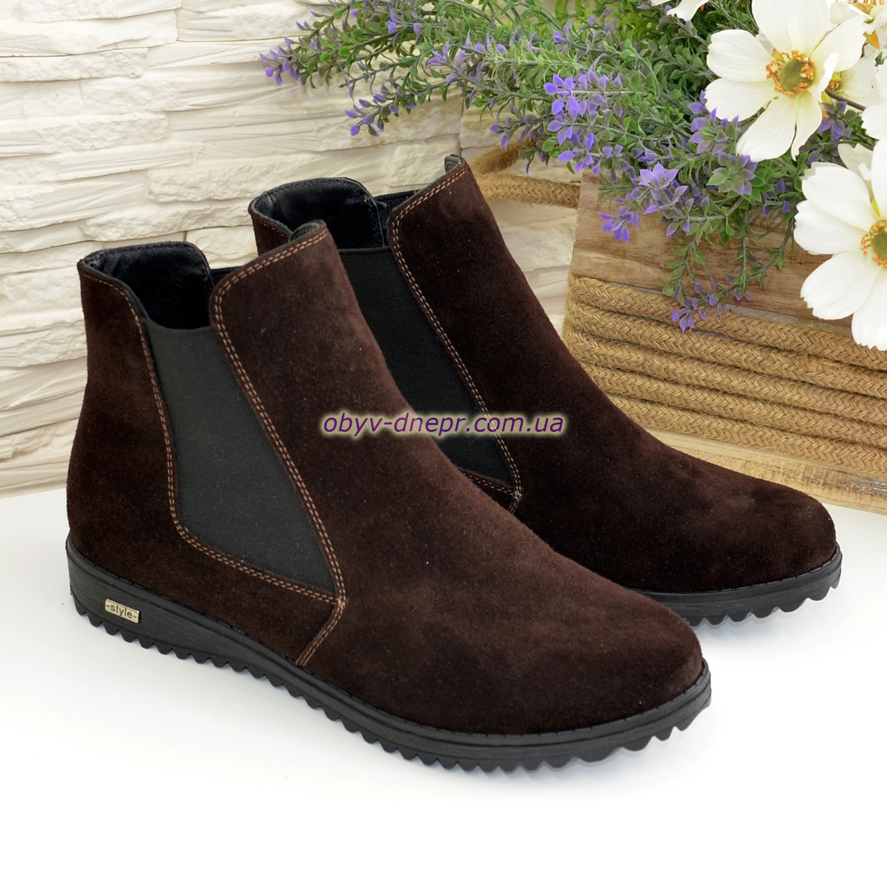 Жіночі класичні коричневі замшеві чоботи на низькому ходу, фото 1