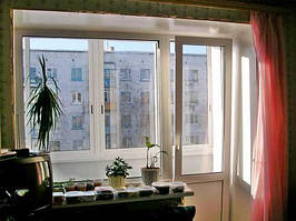Балконний блок металопластиковий вікна на балкон лоджію Рехау Rehau 70