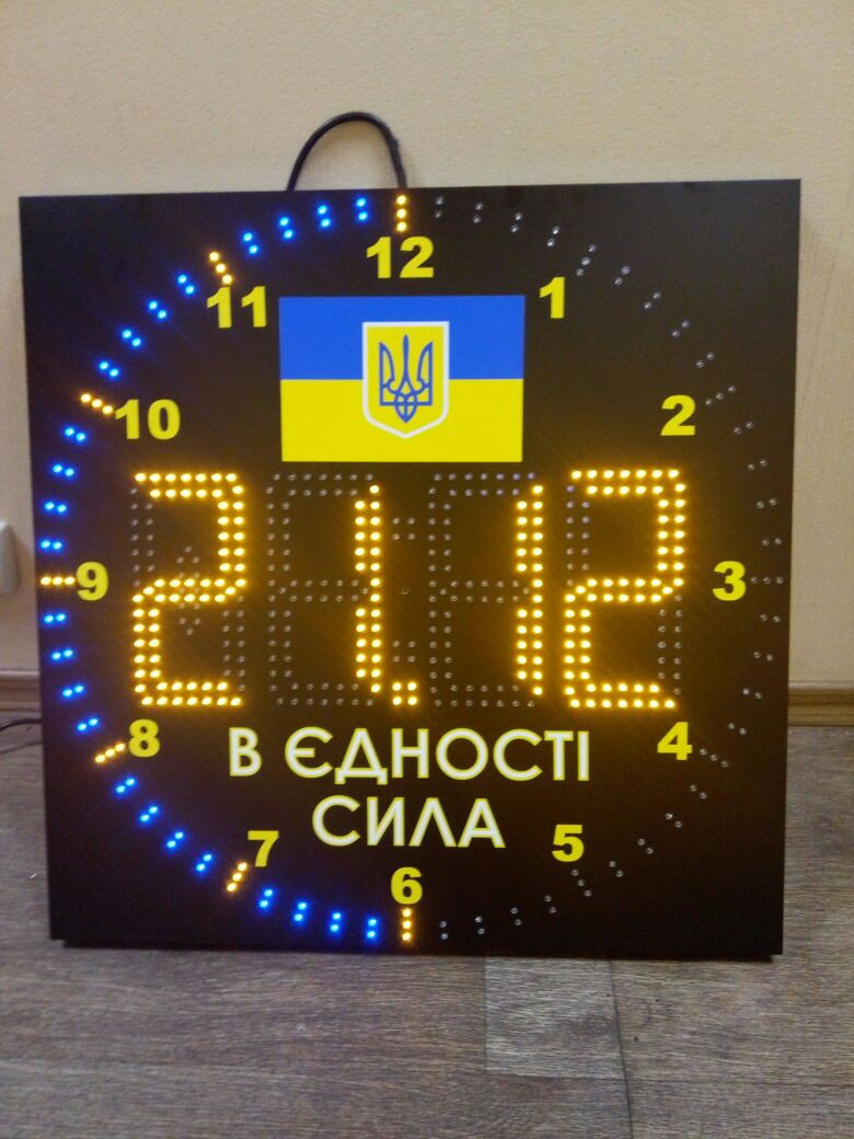 Світлодіодний  вуличний  годинник 600х600 (дата час температура) з національною символікою