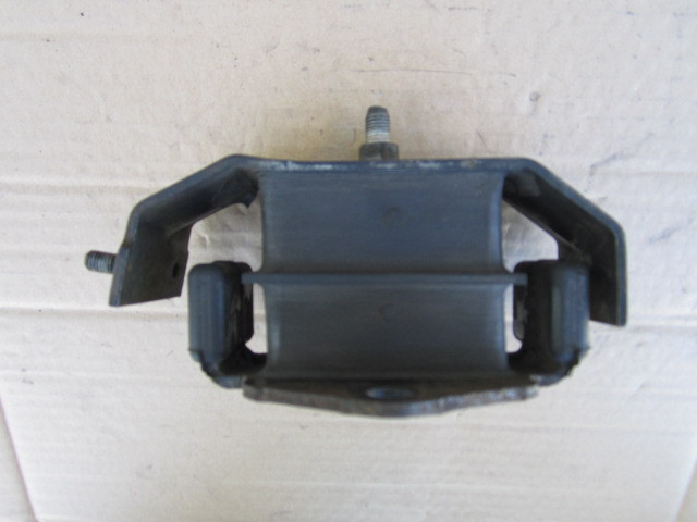 Подушка двигуна MR132721 MITSUBISHI PAJERO 2 2.8 D 4M40