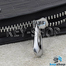 Ключниця кишенькова (шкіряна, коричнева, з тисненням, на блискавці, з карабіном), логотип авто Suzuki (Сузукі), фото 2