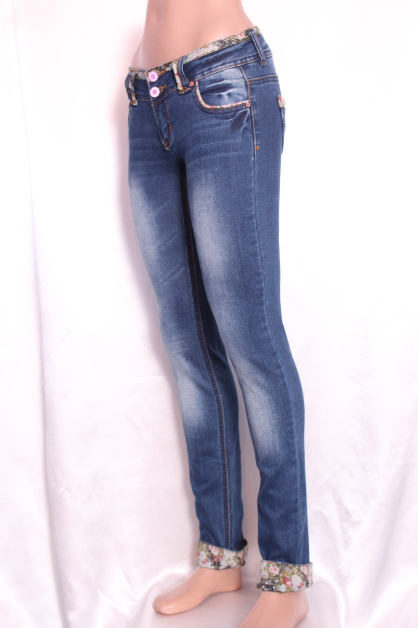 Женские джинсы с отделкой карманов и манжетов тканью в стиле этно - фото 2 - id-p27664066
