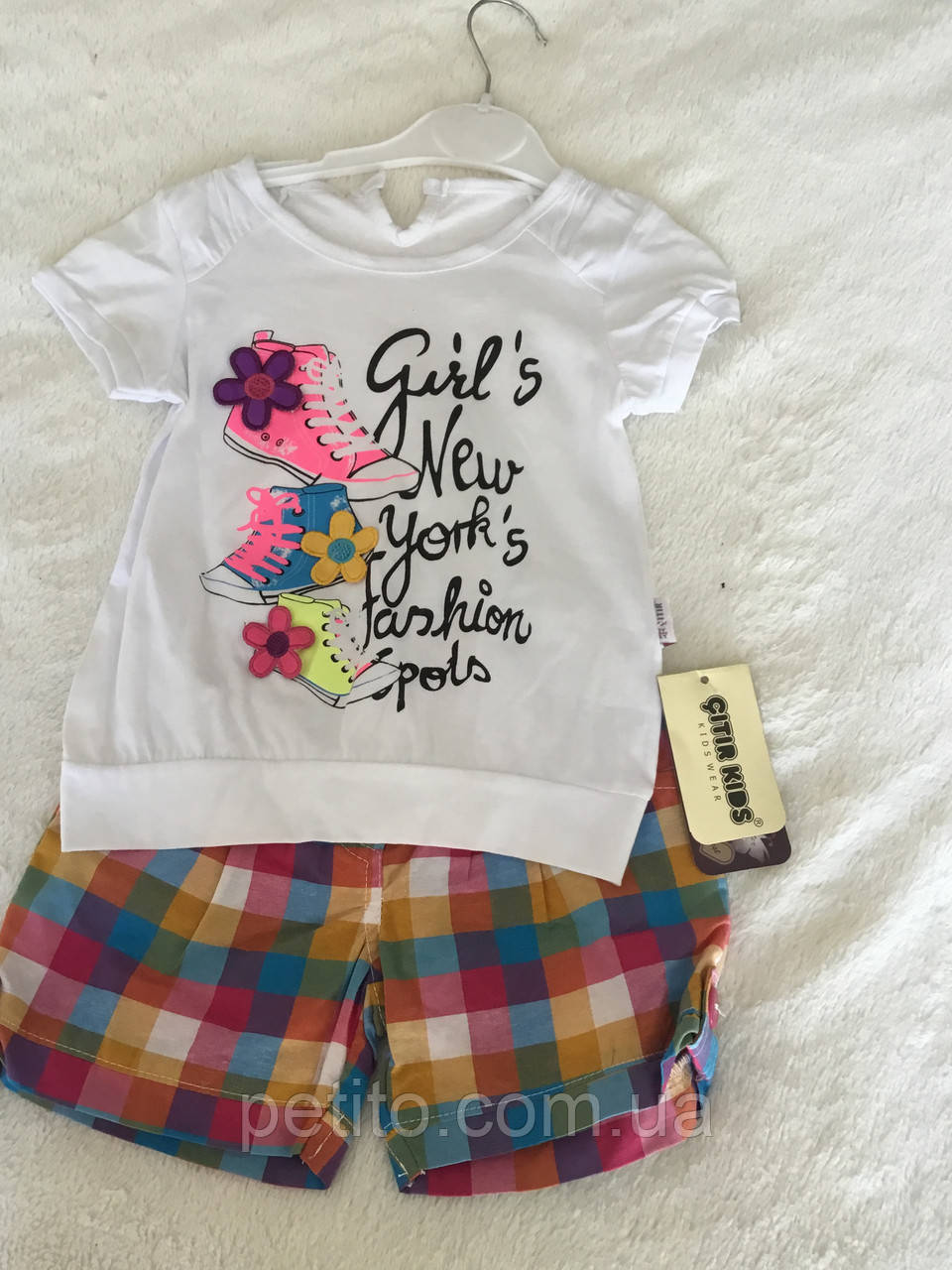 Літній костюм для дівчинки з білою футболкою і смугастими шортами, фото 1