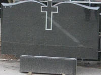 Памятник гранитный для кладбища.