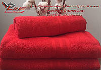 Махровое полотенце красного цвета с бордюром под вышивку. Машинная вышивка на заказ