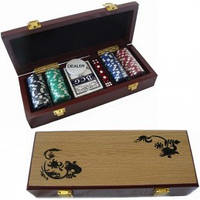 Покерний набір на 100 фішок у дерев'яній скриньці №100м