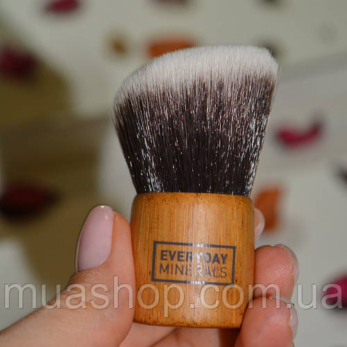 Угловая кисть Кабуки EVERYDAY MINERALS Angled Kabuki Brush, цена 941 ...