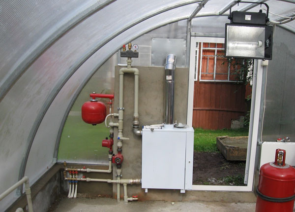 опалення теплиці трубні батареї