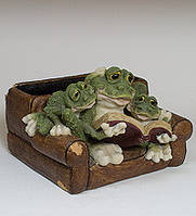 Садове Кашпо "Жаби в кріслі" (Sealmark)