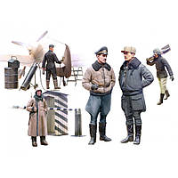 Пилоти та наземний персонал германських ВВС II МВ у зимовій уніформі.1/48 ICM 48086