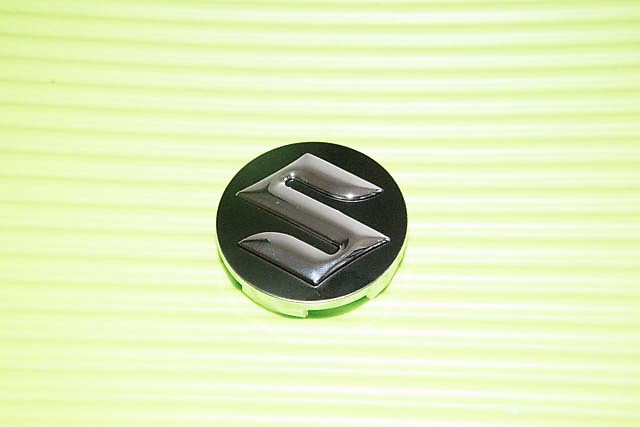 Ковпачки заглушки на диски Suzuki Сузуки чорний/хром лого (54 мм)