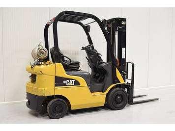 Вилковий навантажувач CAT GP 20 CN.