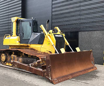Бульдозер Komatsu D65PX-15.