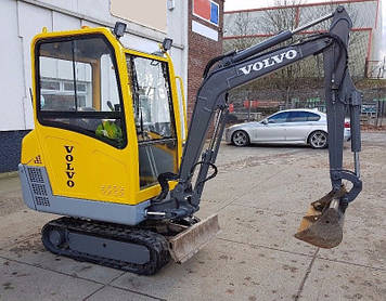 Мініекскаватор Volvo EC15B.