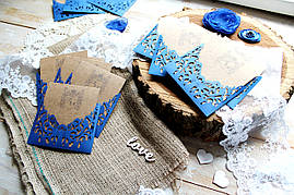 Весільне запрошення ручної роботи з ажурним синім конвертом