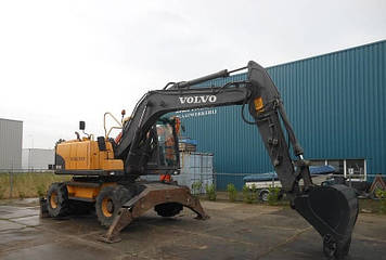 Колісний екскаватор Volvo EW140C.
