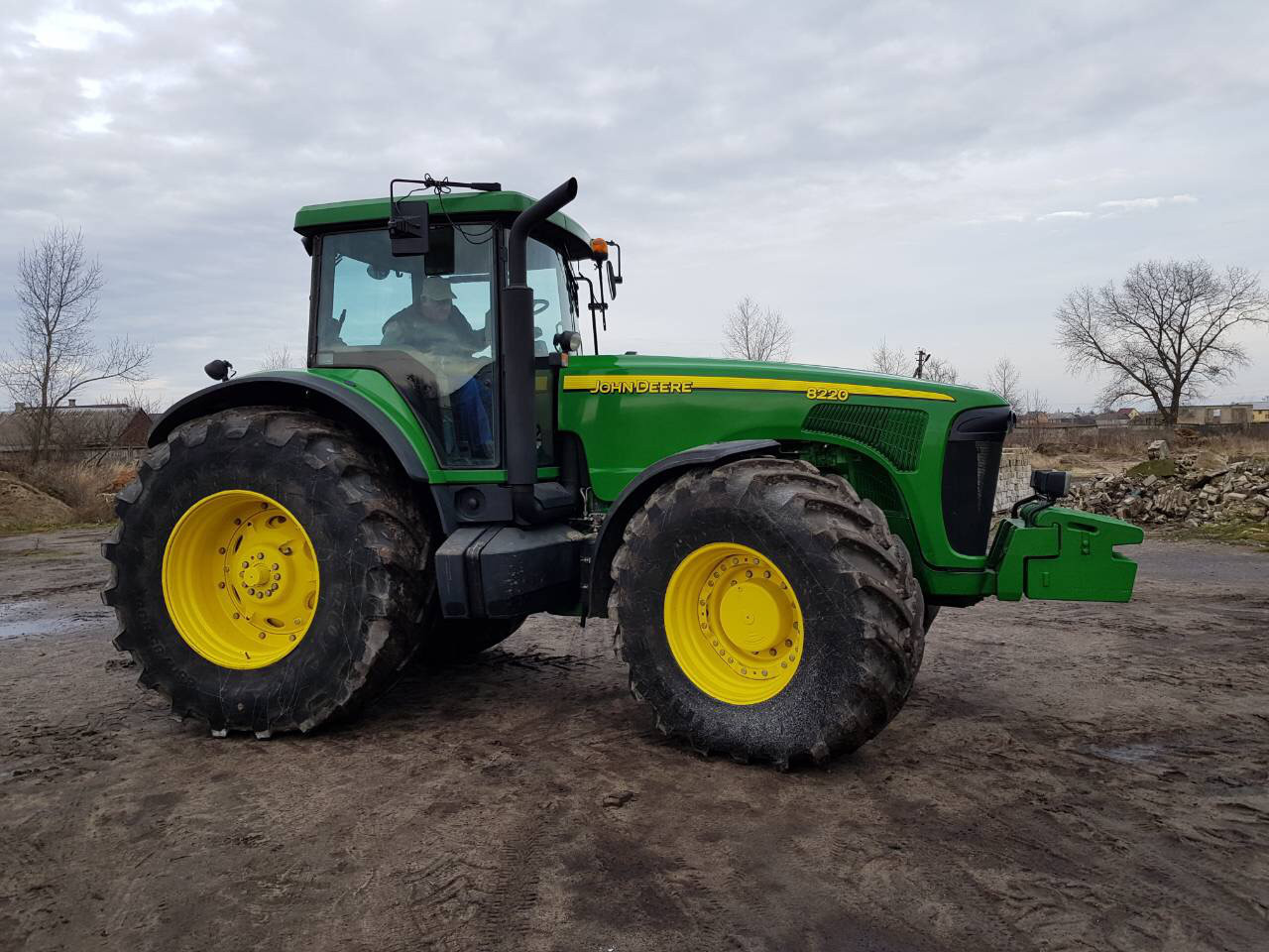 Трактор колісний John Deere 8220 - фото 3 - id-p738263059