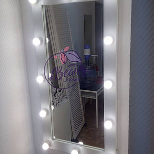 Навісне велике дзеркало в примірювальну з підсвічуванням