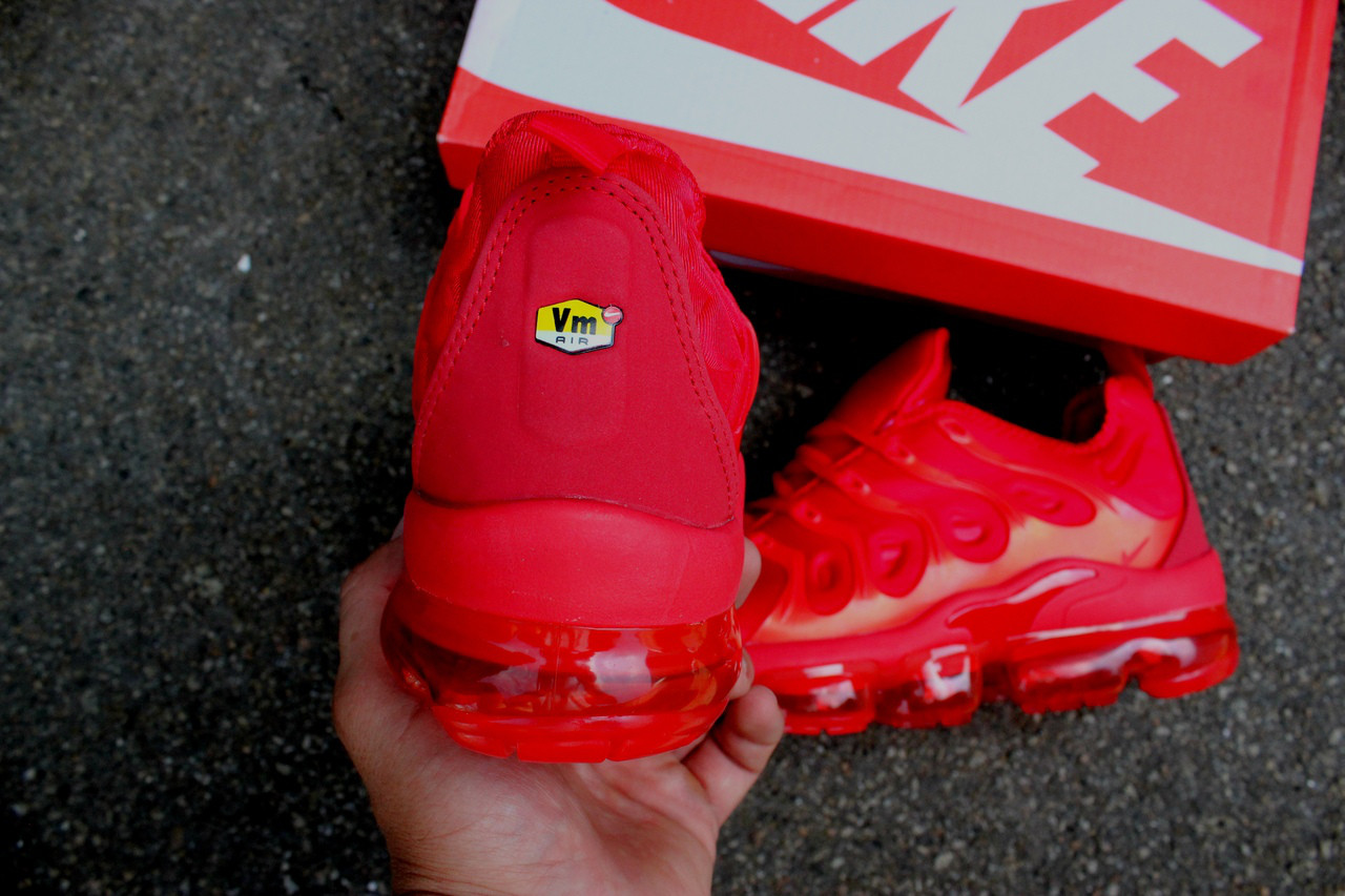 red nike vm