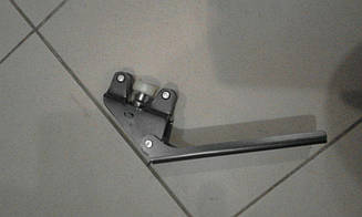 Ролик дверей (бічний/середній) Renault Trafic/Opel Vivaro 01- (з кронштейном) (R)