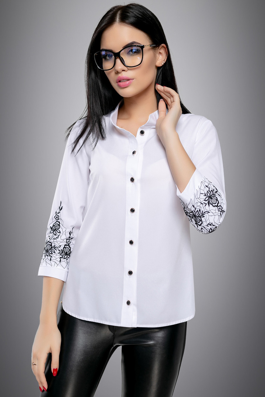 Модная классическая белая блузка с вышивкой и рукавом 3/4 46-52 размера - фото 1 - id-p740837998