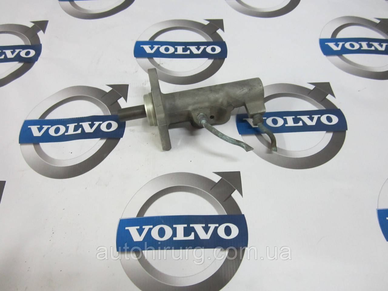 Головний гальмівний циліндр Volvo xc90 (8646008)