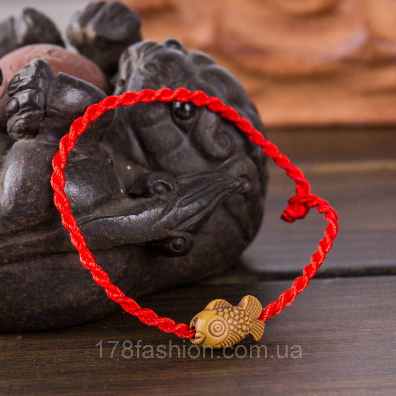 Браслет оберіг червона нитка з талісманом Рибка для виконання бажання, довжиною 18 див., фото 1