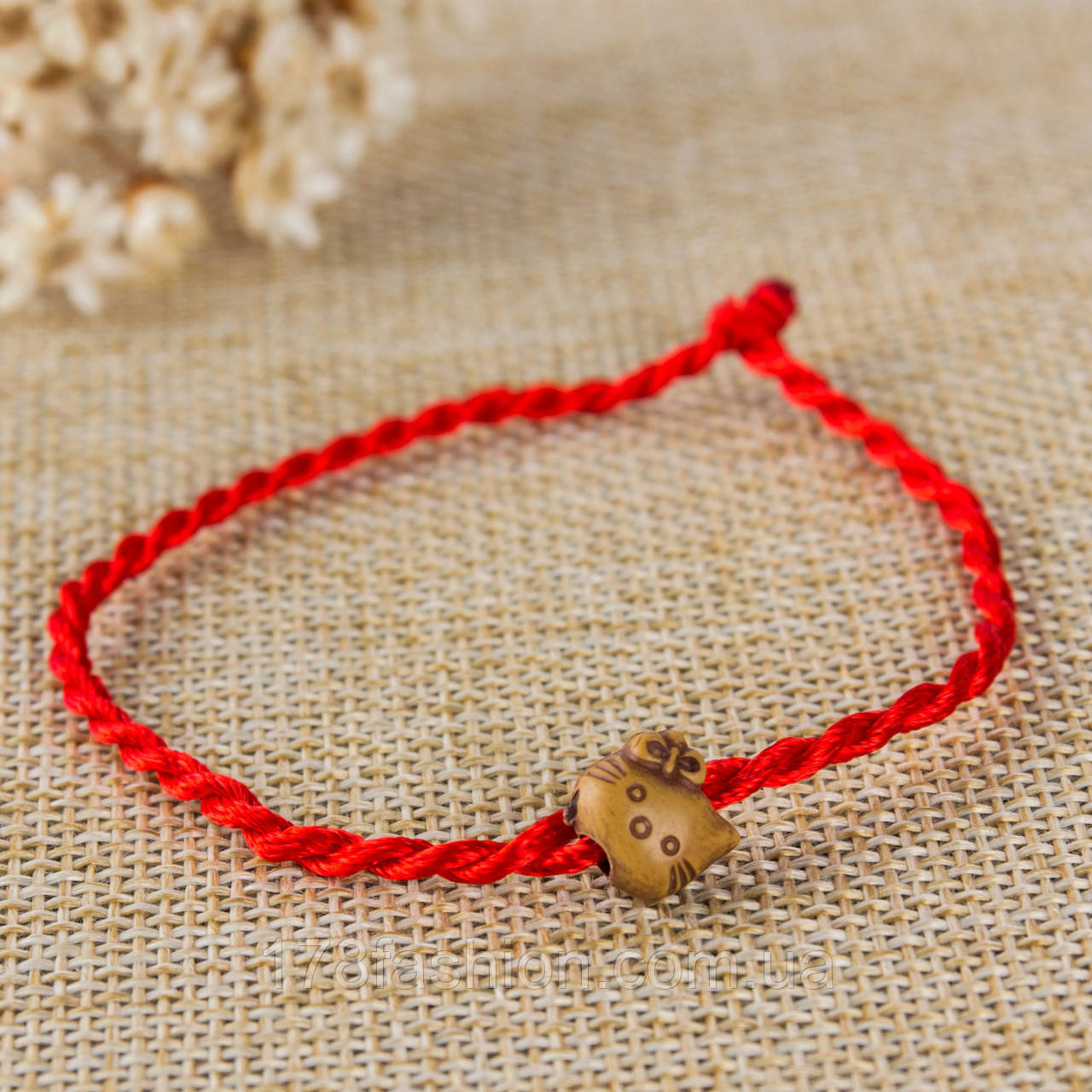 Браслет оберіг червона нитка з мордочкою Hello Kitty, довжиною 19,5 см., фото 1