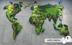 На фото довжина карти 2,40 м та висота 1,35.