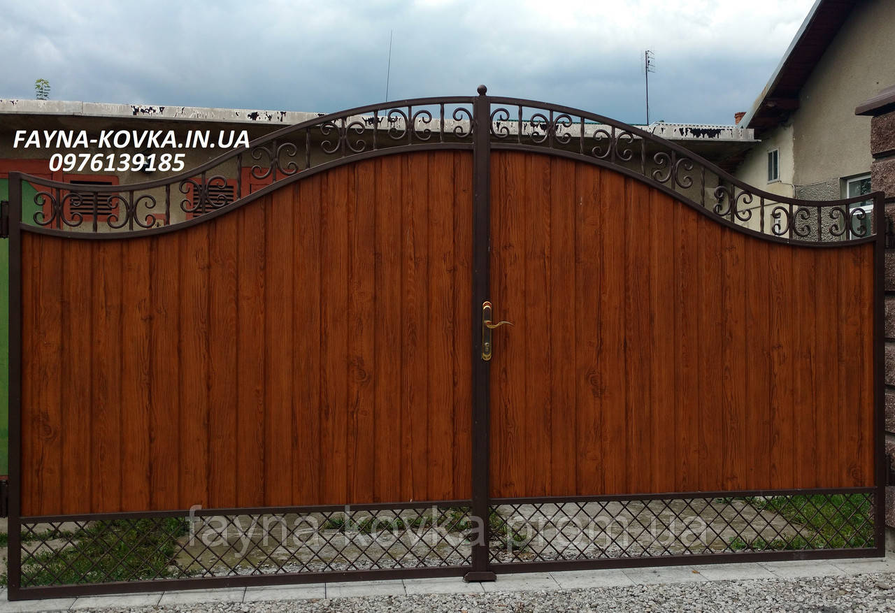 Ворота з куванням. Брама із ковкою.