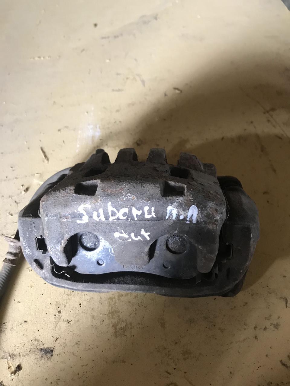 Суппорт передний левый Subaru б/у
