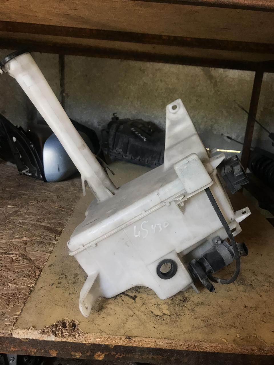 Бачок омывателя Lexus LS 430 б/у