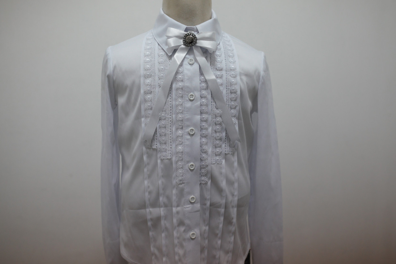 Блуза шкільна біла з довгим рукавом і з вузьким мереживом уздовж планки