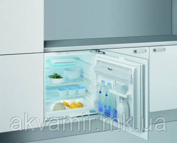 Холодильник Whirlpool ARG 585/A+ вбудований під стільницю