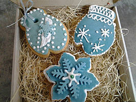 Пряники снеговики, снежинки впрочем как и все новогодние пряники всегда нравятся детям. Так не заставляйте ждать Нового года, что бы попробовать это восхитительное лакомство! 