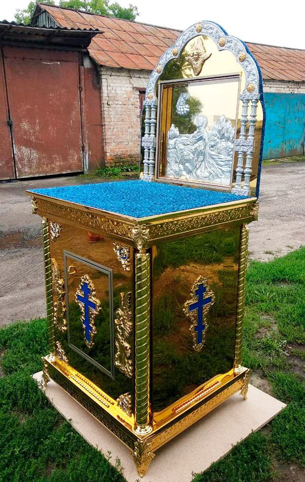 Церковний жертовник з аркою та іконою в ній (весь з нітрид титану)