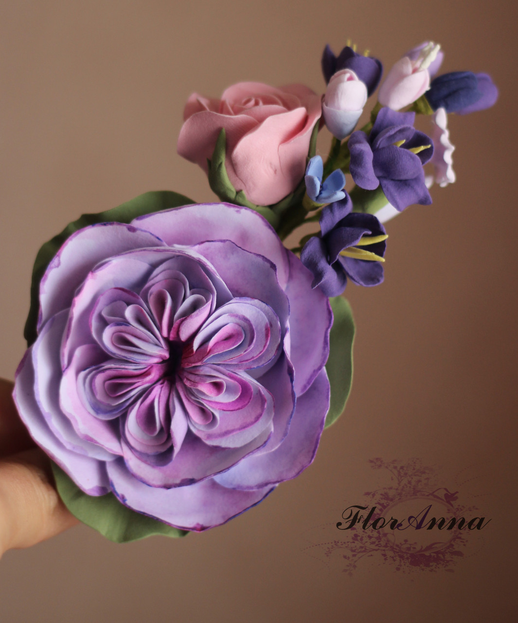 Заколка/брошь с цветами ручной работы "Английская роза с фрезиями". Украшения из полимерной глины - фото 4 - id-p747417031