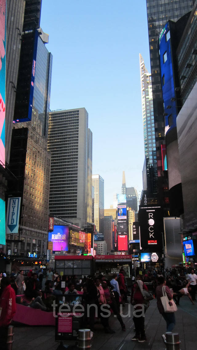 Нью-Йорк Таймс сквер Розділ Сукні з коміром - фото teens.ua - Нью-Йорк,Таймс сквер
