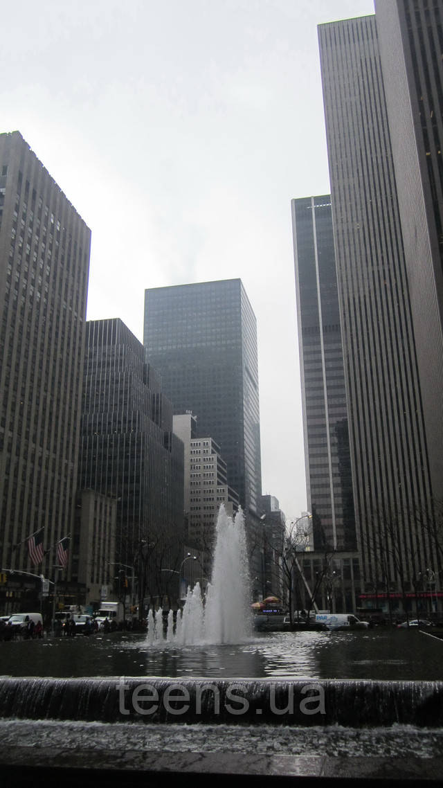 Нью-Йорк,Манхеттен Розділ Сукні з коміром - фото teens.ua - Нью-Йорк,Манхеттен