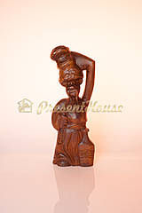 Скульптура Гуцул із гуцульською горілкою