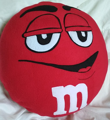 Подушка M&M червоний (45 см)