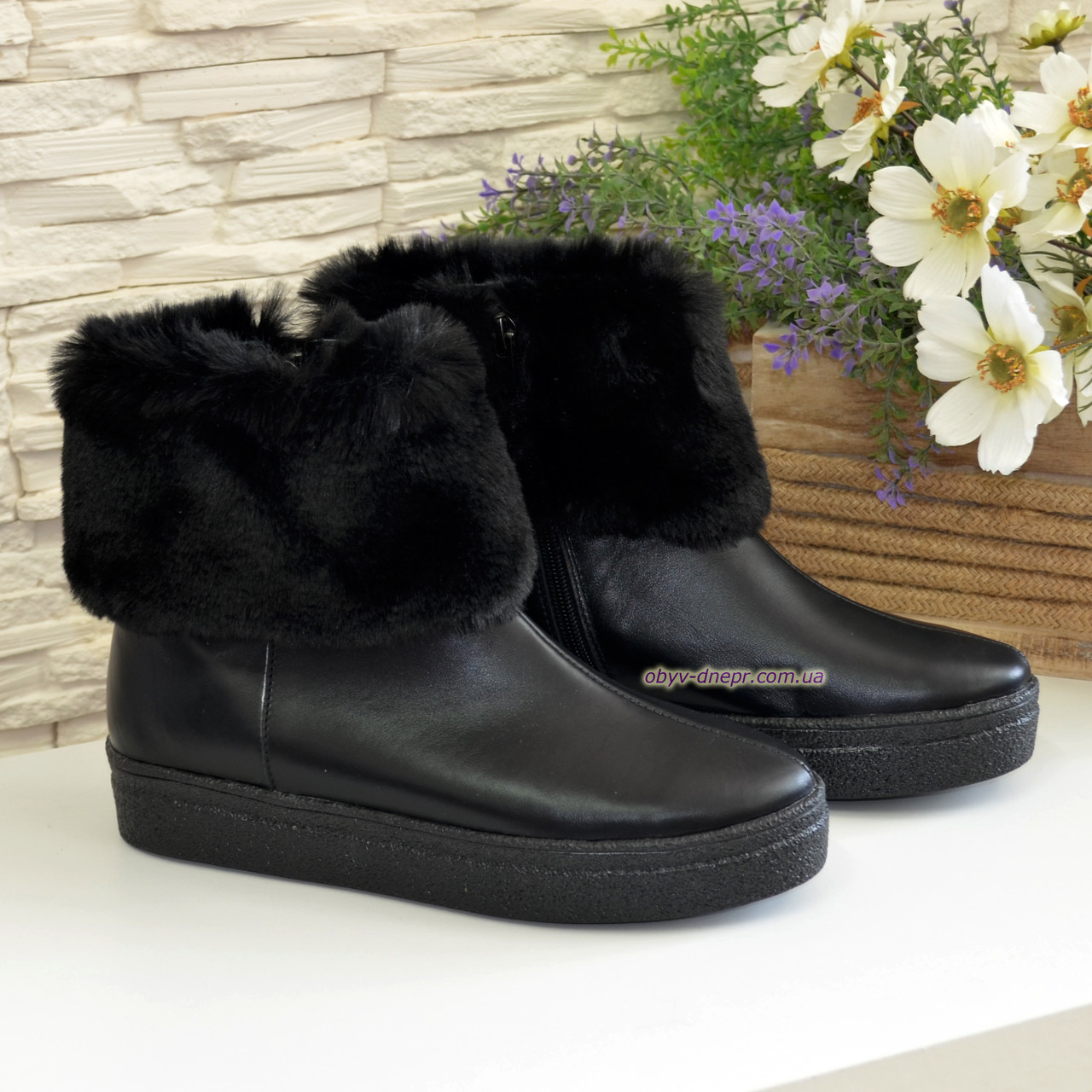 Черевики чорні жіночі шкіряні на товстій підошві, декоровані хутром, фото 1