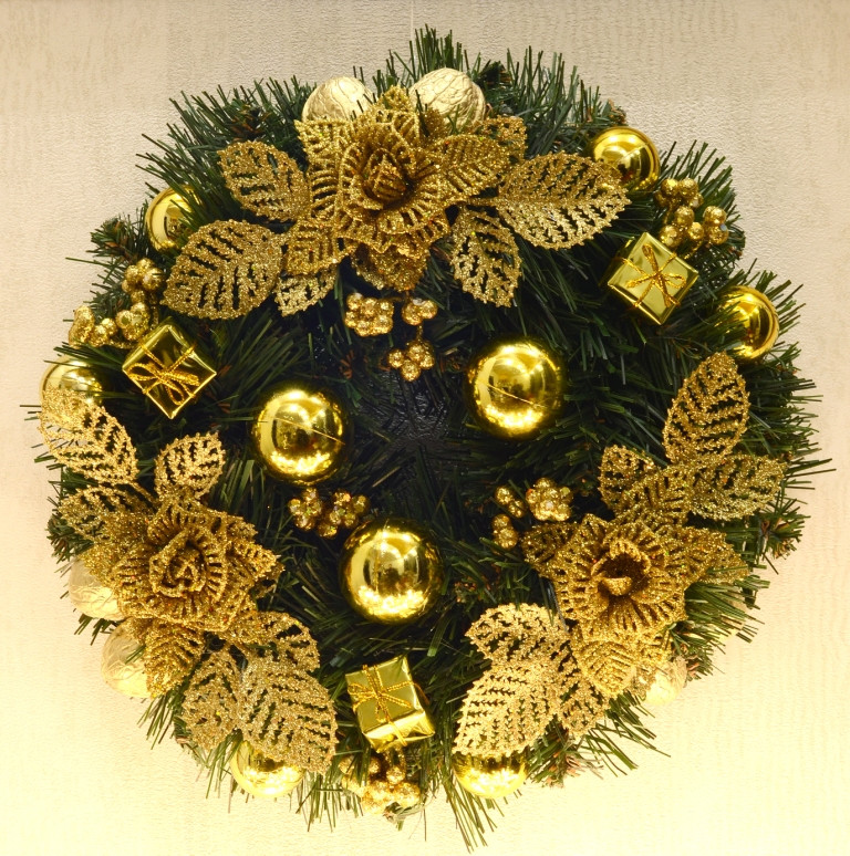 Вінок новорічний прикрашений 0422G