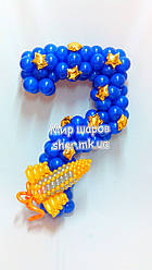 Космічна цифра 7 з повітряних кульок