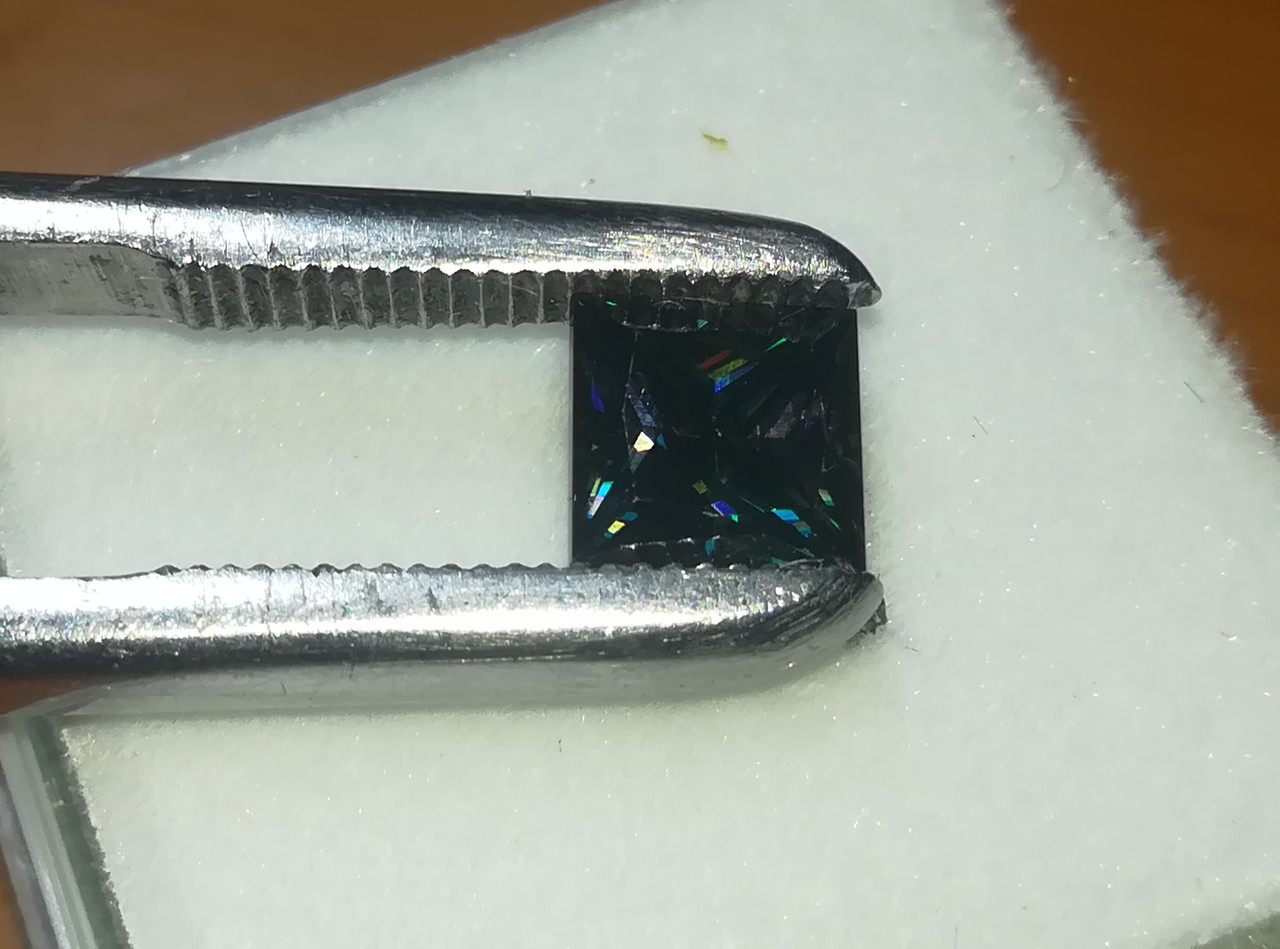 Муасаніт синьо-зелений 0.97 ct / 5.85 mm