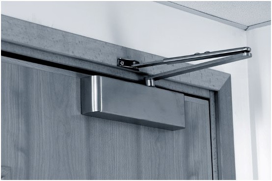 Верхній доводчик