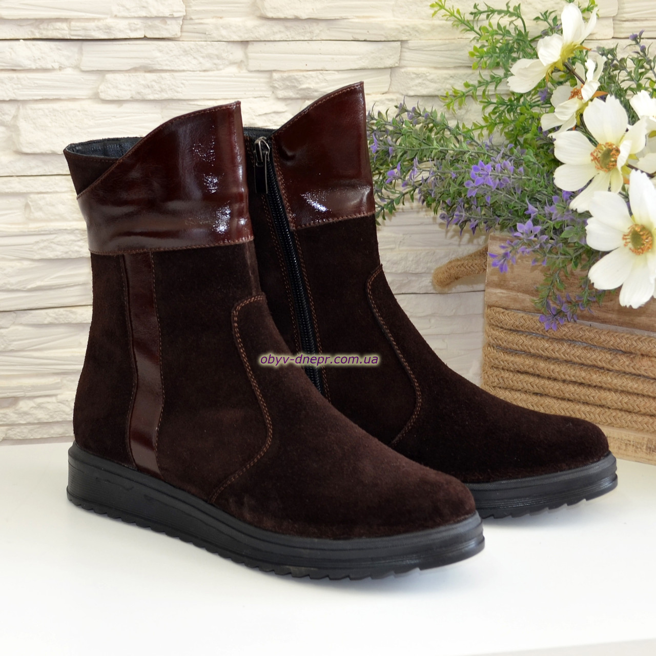 Замшеві черевики жіночі на плоскій підошві, декоровані шкіряними вставками, фото 1