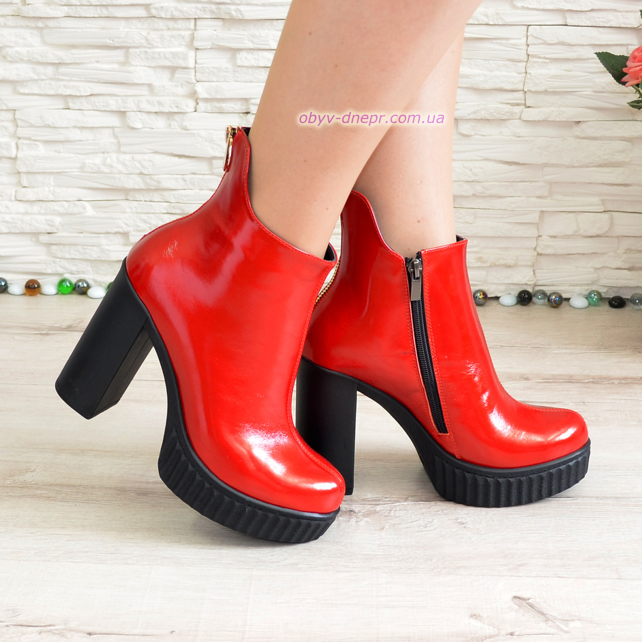 Черевики жіночі лакові на високому каблуці, декоровані блискавкою, фото 1